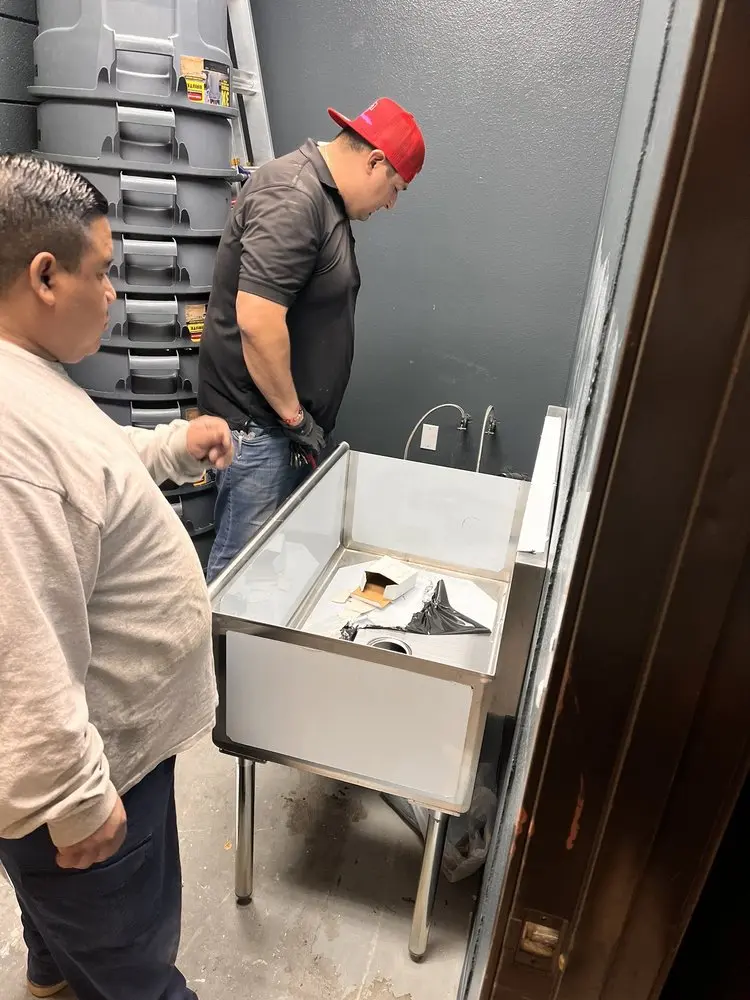 Commercial plumbing and sink installation in Alta Vista